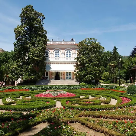 Ziza-5 By Interhome אופטיה